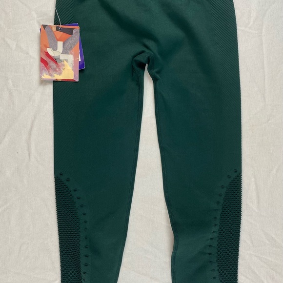 Women’s Yoga Bundle, Joy Lab Shirt & Capri Leggings, All in Motion Capri XS - Picture 7 of 7